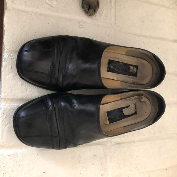 Black leather shoes - Picture 2 of 3